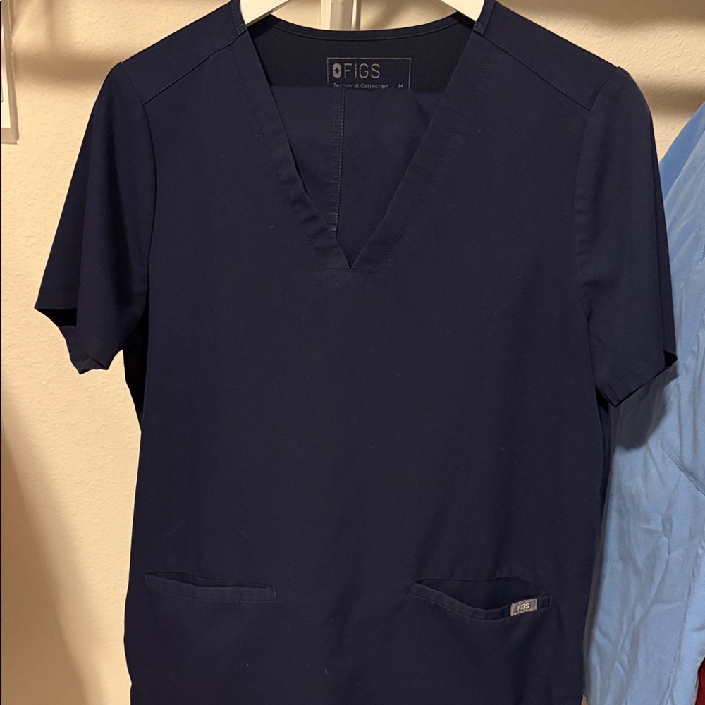 Figs women’s scrubs set